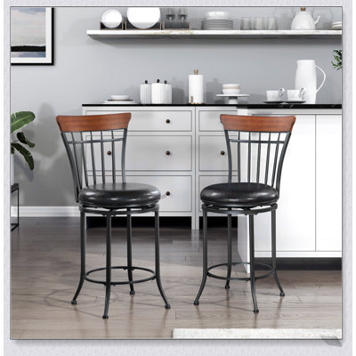 Chaise pivotante à hauteur de comptoir avec structure en métal noir et revêtement en similicuir pour une salle à manger moderne