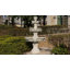 Fontaine antique à trois niveaux-126248602