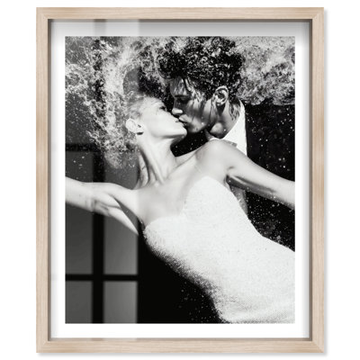 Art sous-marin «Underwater Kiss II» par Notoriart, cadre en chêne naturel, 30 x 36