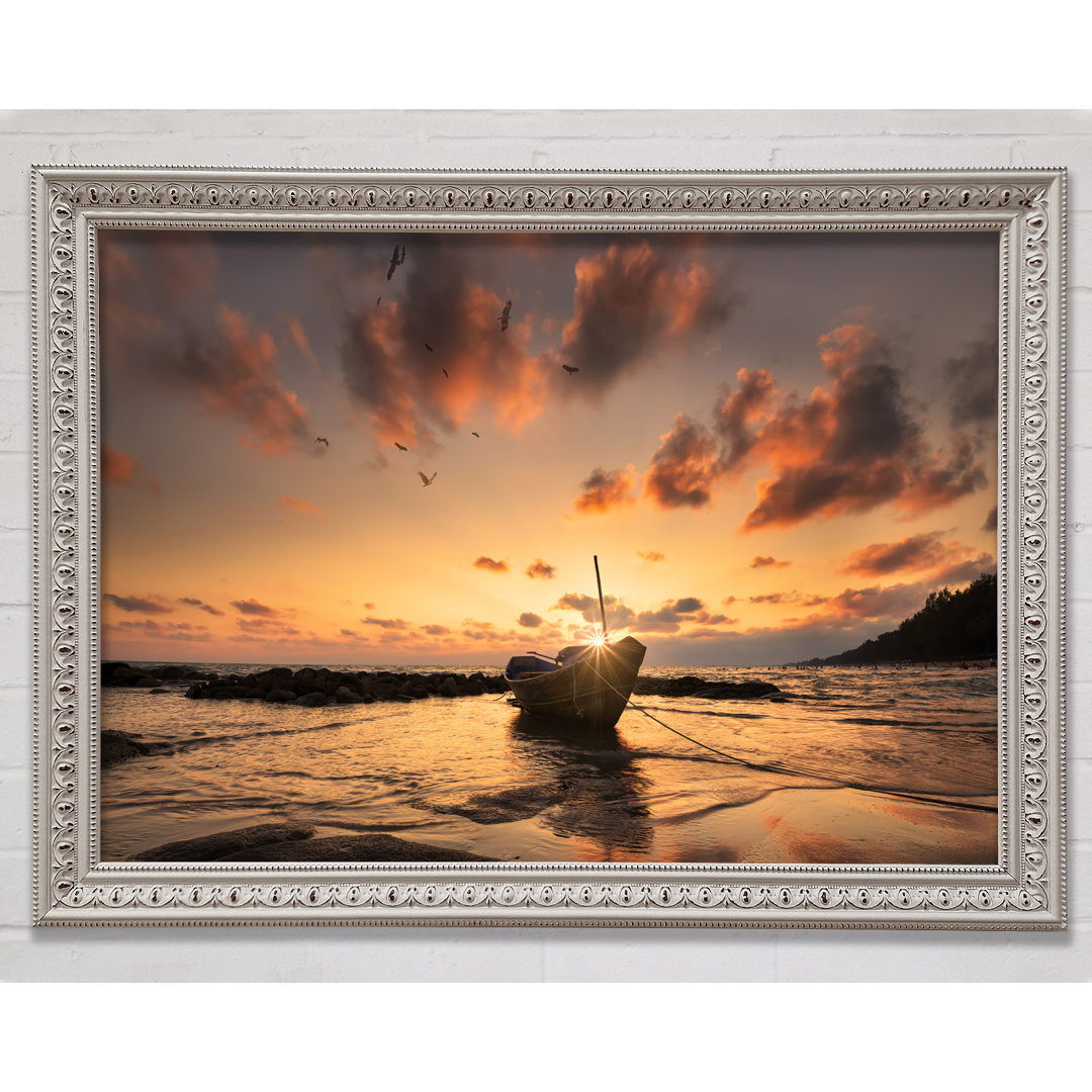 Sunset Finishing Boat On The Beach - Einzelne Bilderrahmen Kunstdrucke