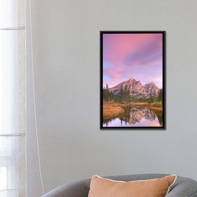 « blague et arbres réfléchis à l’étang, alberta, canada », reproduction de photo sur toile