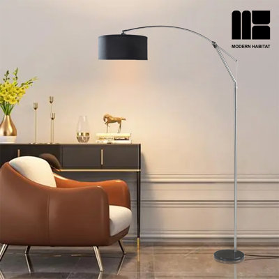 Lampe sur pied traditionnelle 76 po Makaay