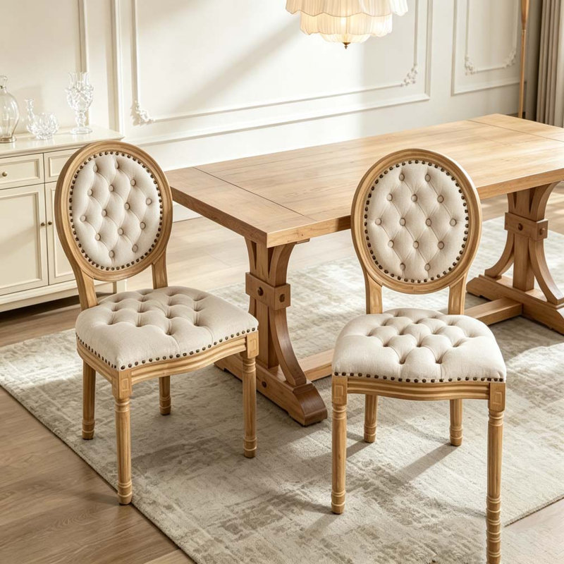 Chaise en bois massif avec garniture cloutée, Beige