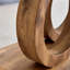 Table basse de style moderne avec plateau en panneau de fibres à densité moyenne et base en bois naturel