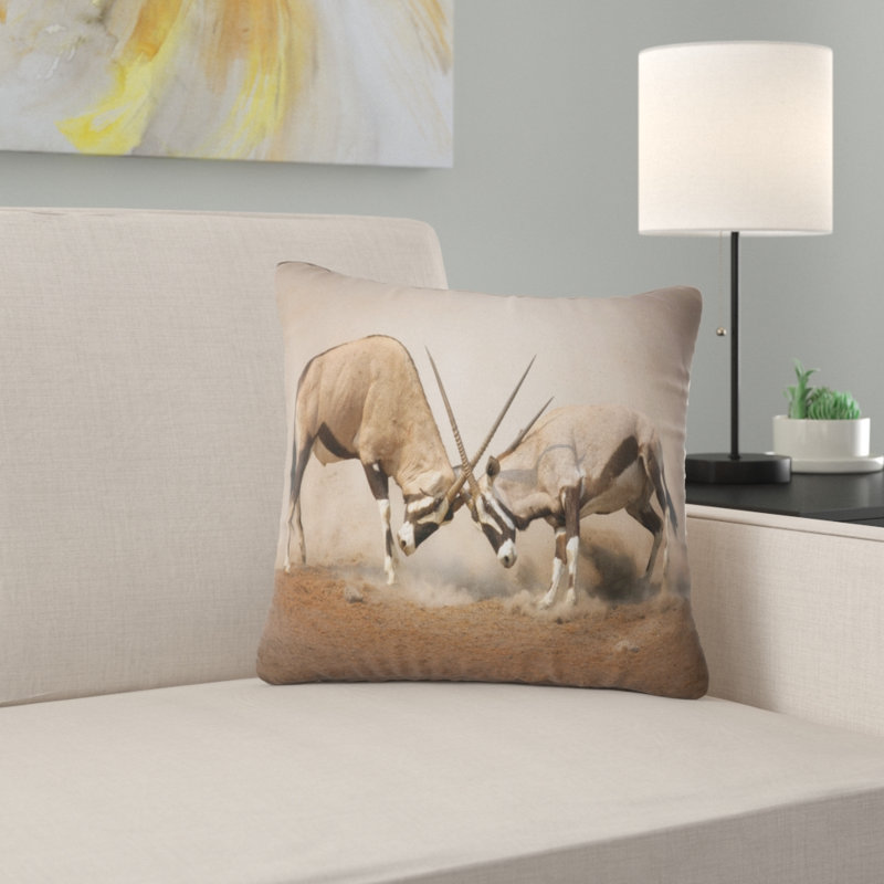 Gemsbok Antelopes Fighting - Coussin imprimé animal, 16 po x 1 po, Coussin décoratif