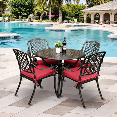 Ensemble de salle à manger d'extérieur en fonte d'aluminium 5 pièces, ensemble de salle à manger pour l'extérieur pour terrasse, balcon, pelouse, jardin, cour arrière (table ronde de 38 po + 4 chaises de salle à manger avec coussins rouges)