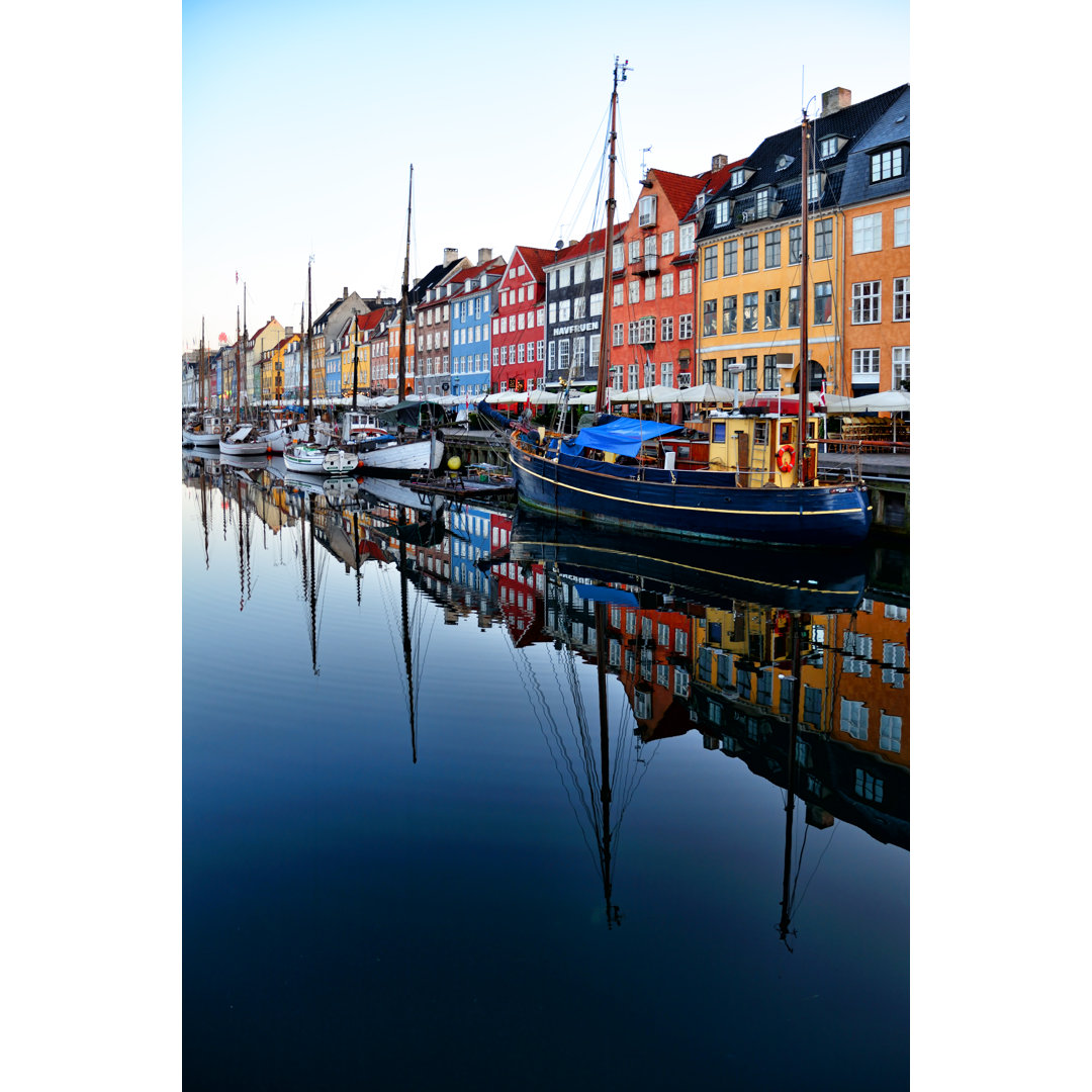 Sonnenaufgang in Nyhavn von Alxpin - Kunstdrucke auf Leinwand