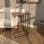 Table d'appoint en métal en métal avec plateau en bois brun