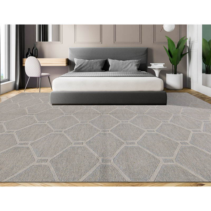 Himalayan Wool Geometric Area Rug in Silver/Beige, Rectangle 6'1" x 8'11"