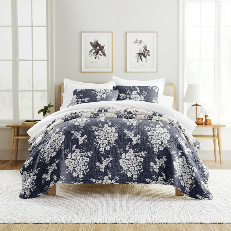 Quilt Set- Lightweight - All Season Quilted Coverlet - Distressed Bouquet, King/Cal-King Quilt + 2 King Shams, Navy