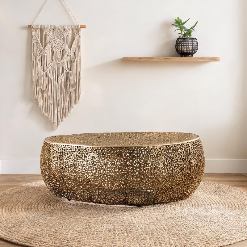 Table basse élégante avec cadre en aluminium coulé durable, parfaite pour les espaces de vie modernes et contemporains.