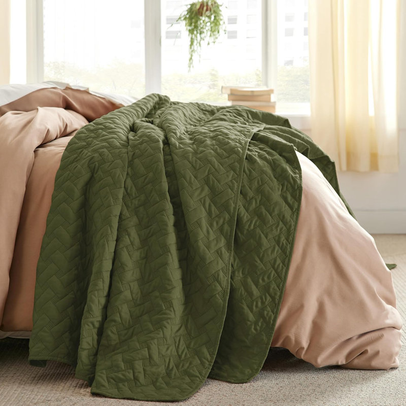 Bedsure Twin/Twin XL Lightweight Quilted Blanket - Breathable Basket Weave Quilt for Dorm Room & Home - AC-Friendly Summer Bedding for Bed & Sofa - Olive Green-Soft Gift for Women & College Students, All Seasons
