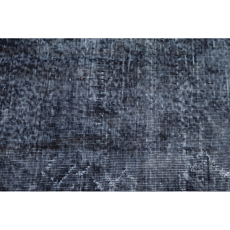 Tapis turc tissé à la main dans des tons chauds de terre, parfait pour ajouter une touche de tradition et de style à tout salon ou salle à manger