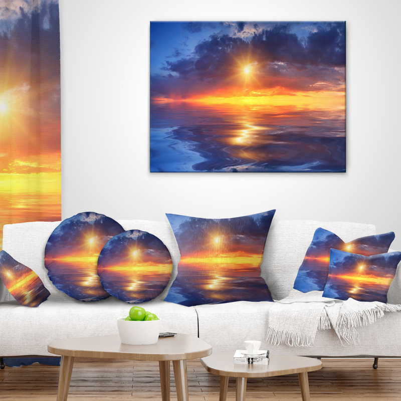 Housse et insert de coussin carré Cloudy Sunset Reflection in Lake Cityscape, 16 po x 1 po