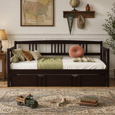 Versatile Daybed Made of Wood with Twin Size Trundle for Relaxation, Space Optimization and Comfortable Living