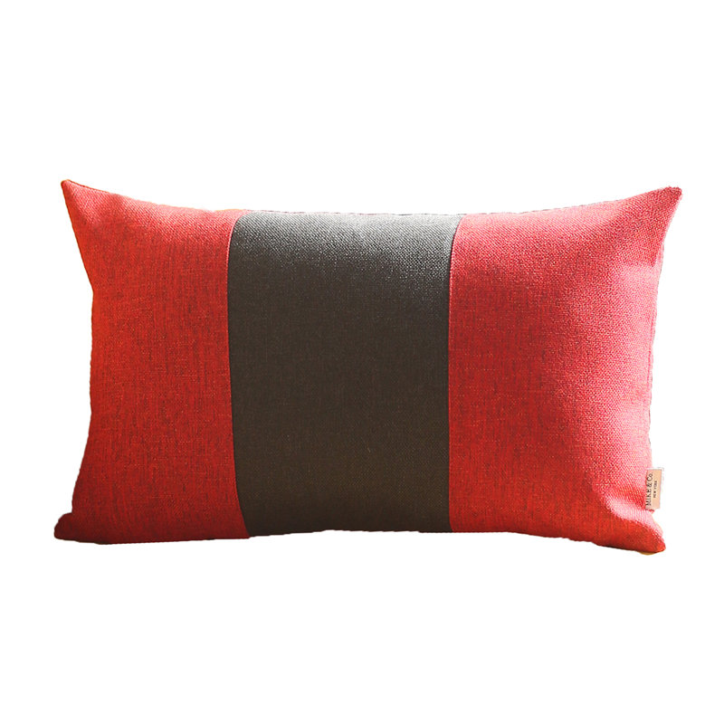 Coussin décoratif à rayures, H 8 po x l 8 po, Noir / rouge, Polyester