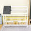 Lit simple en bois avec clôture-73052391