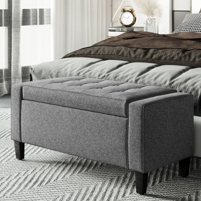 Rangement rembourré en lin gris pour un banc de décoration intérieure fonctionnel, un plateau relevable et un espace de vie à boutons, polyvalent comme tabouret de pieds, banc de lit avec grand compartiment