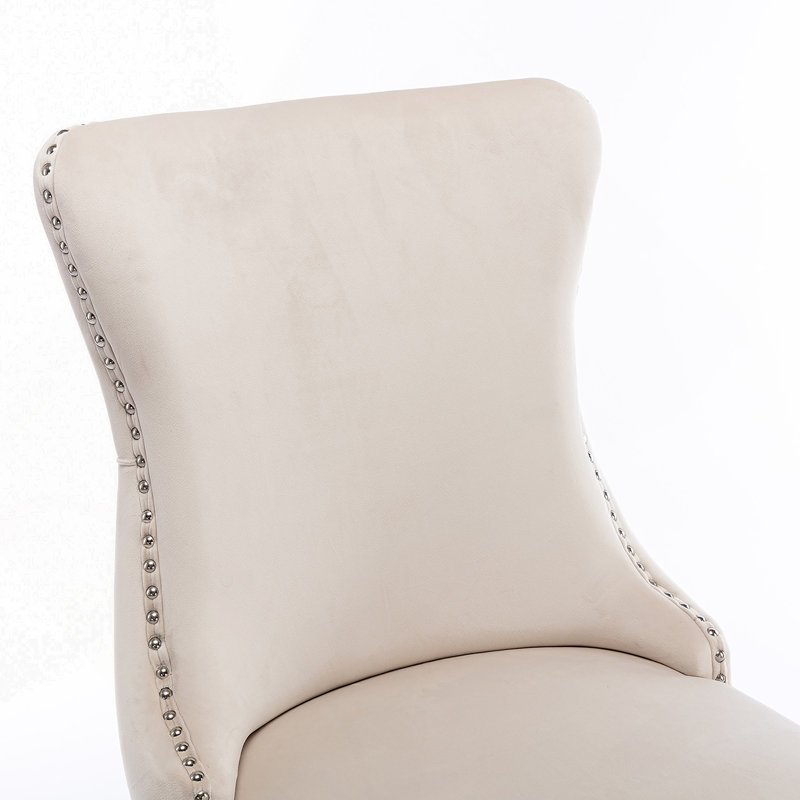 Chaise de salle à manger rembourrée à oreilles avec garniture cloutée et pieds en bois massif, ensemble de 2, Brun, Beige
