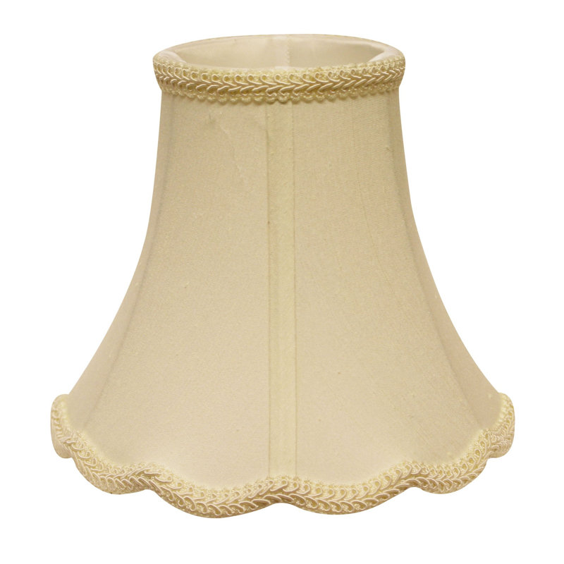 Abat-jour incliné en forme de cloche festonnée Monay Shantung, H 8 po x l 10 po x P 10 po, Ivoire ivoire