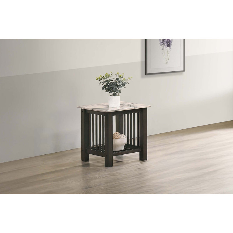 Table de bout moderne et contemporaine avec plateau en faux marbre et pieds en noyer antique