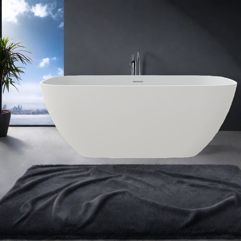 Baignoire profonde et bains tourbillons, surface solide, maison moderne