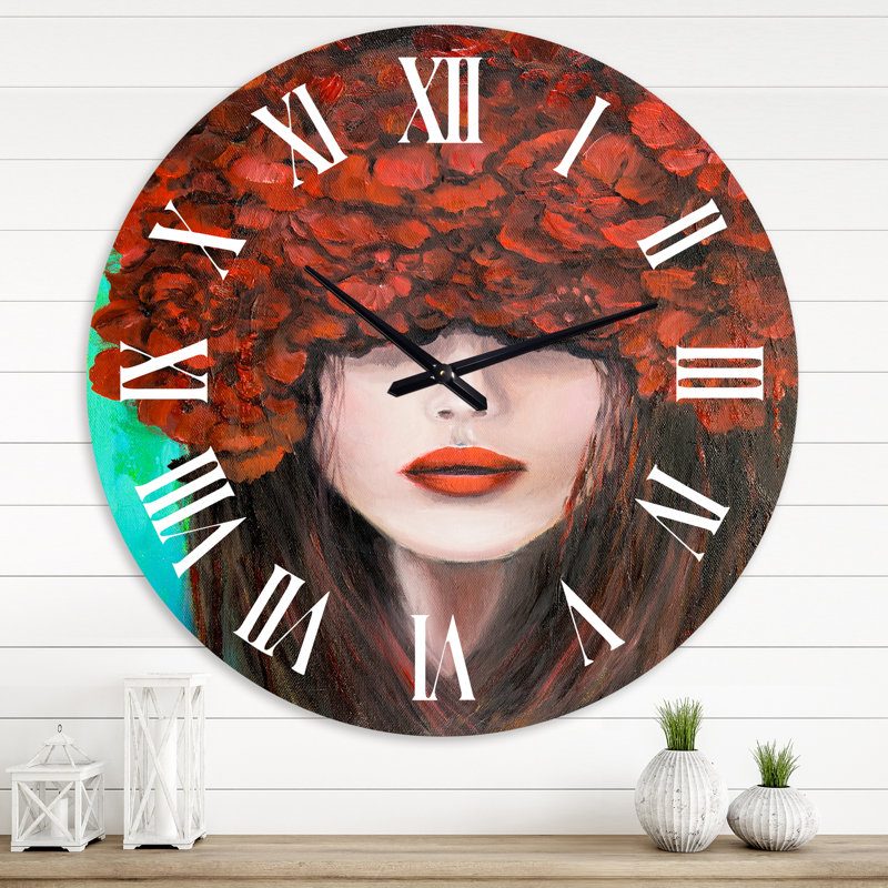 Portrait d'une jeune femme avec des fleurs rouges - horloge murale moderne, Moyenne