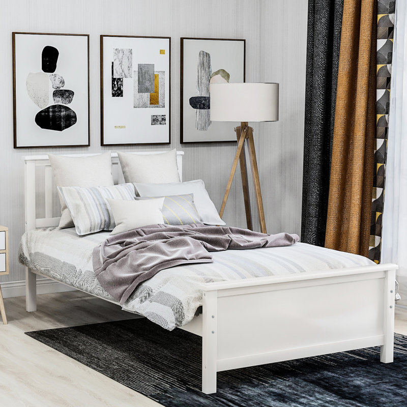 Lit plateforme blanc avec tête de lit en bois massif et tête de lit simple en bois