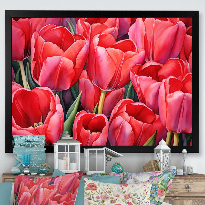 Tulipes tranquillité I sur toile, Encadrement doré, 24" H x 32" W