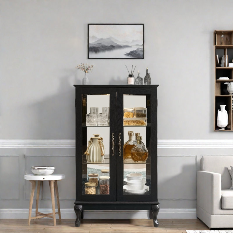 Élégante armoire vitrée en chêne clair avec portes en verre trempé, lumière DEL, panneau arrière en miroir et tablettes réglables - rangement parfait pour la maison et le bureau