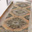 Tapis chic et luxueux à poils doux avec un motif floral complexe pour une décoration intérieure intemporelle et élégante-487564968