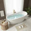 Baignoire sabot autoportante en acrylique de 150 cm (59 po), baignoire de salle de bain de forme spéciale avec trop-plein et bonde chromés