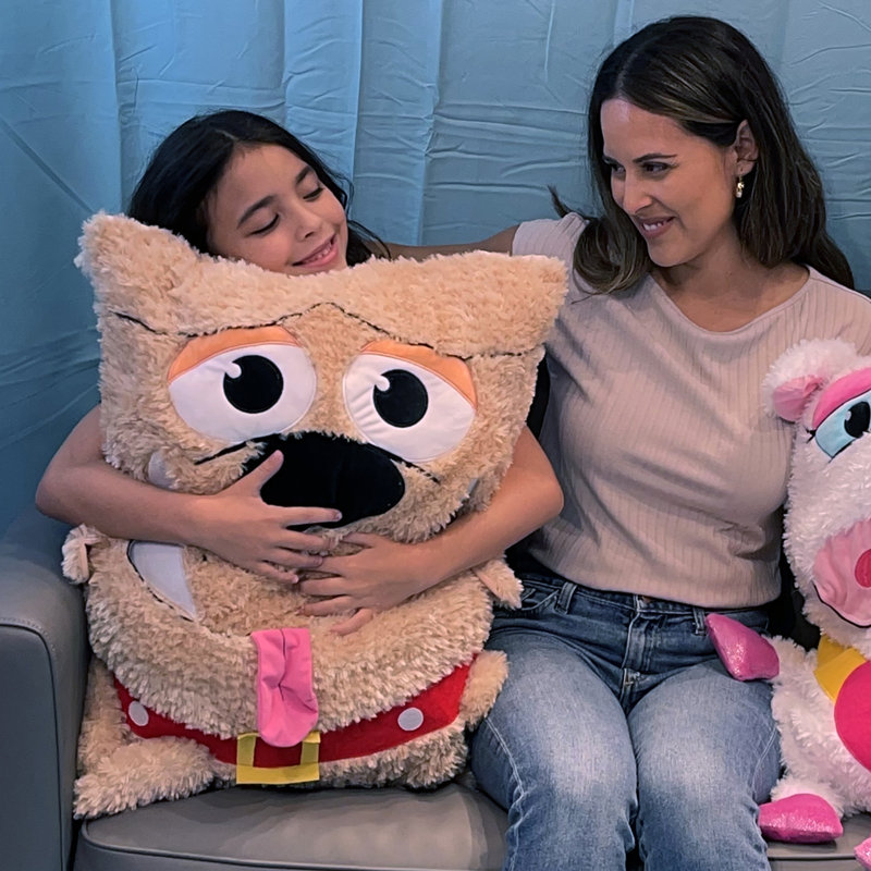 Shamzees: chien - brun - housse de coussin moelleuse, caractère animal doux et câlin, oreiller ludique pour enfant mangeant un ami, convient à une taille standard, lavable à la machine
