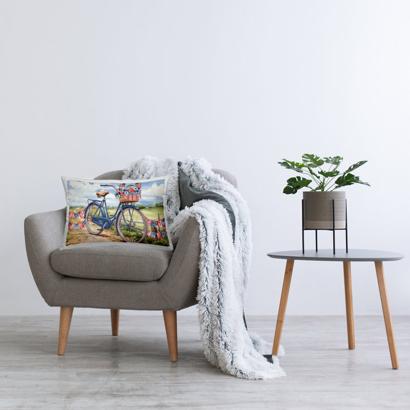 Coussin Patriotic Bike & Banners, imprimé par Nicole DeCamp