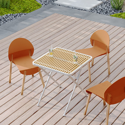 Ensemble de chaises ergonomiques confortables en chêne rouge et en polypropylène avec table minimaliste moderne