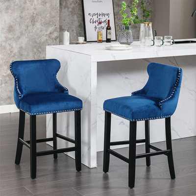 Tabourets de bar contemporains rembourrés en velours à oreilles avec décoration capitonnée et pieds en bois, garniture cloutée chromée, chaises de bar style loisirs, tabourets de bar