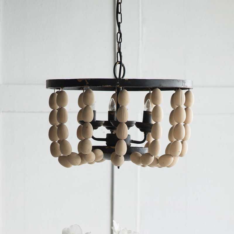 Lustre en bois à quatre lumières