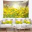 Tapisserie florale pré ensoleillée avec fleurs-28488296