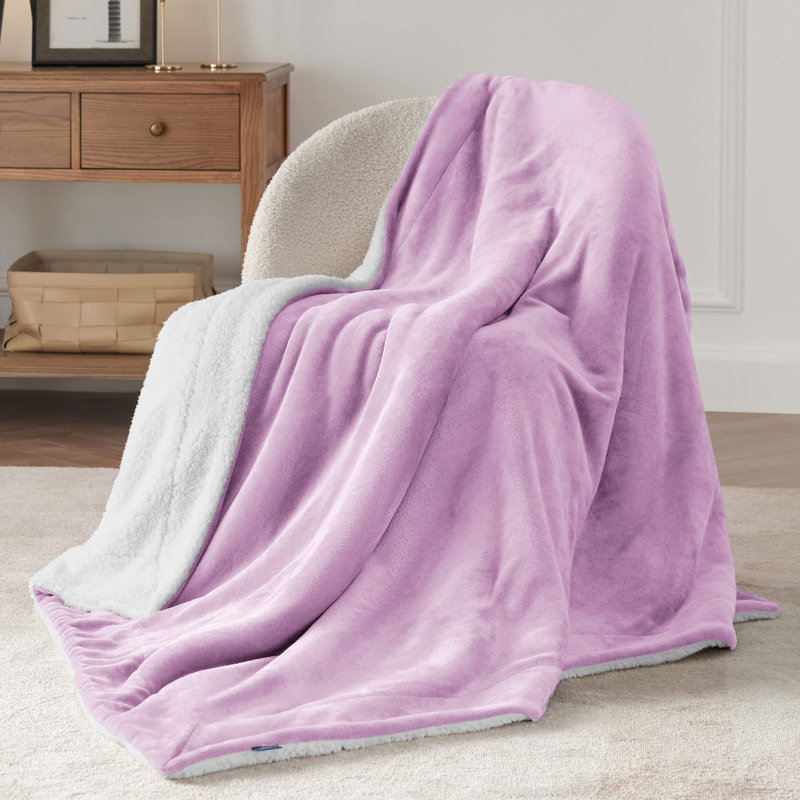 Bedsure GentleSoft™ Sherpa Blanket – Thick All-Season Warm Bed Blanket – Ideal Gift for College Students, Queen, Lilac