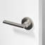  Levier de porte simple Dune à conception dissimulée moderne (pour placard, garde-manger ou couloir) - style minimaliste élégant en nickel brossé-101982324-101982326