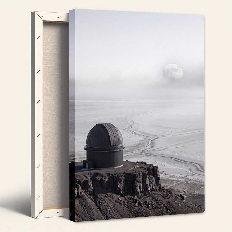 Tableau sur toile représentant un dôme d'observatoire sombre sur une falaise rocheuse brumeuse avec pleine lune