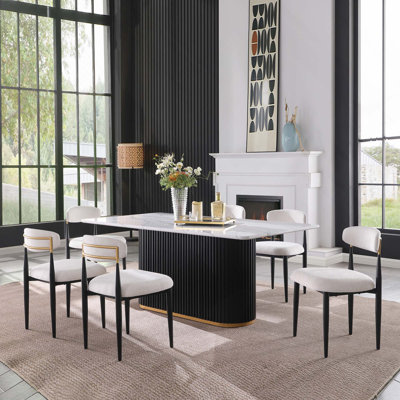 Ensemble de table de salle à manger 5 pièces 69 po, plateau en faux marbre avec base en métal Wave Design et 4 chaises de salle à manger revêtues de chenille