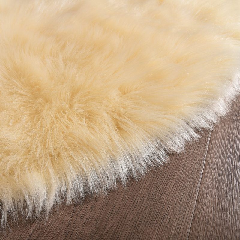 Cheveyo Faux Sheepskin Indoor Rug, Round 6'7"