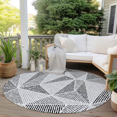 Itzayana Washable Geometric Indoor / Outdoor Rug