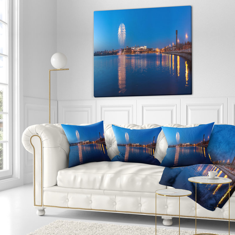 Embankment of City Panorama - Coussin imprimé paysage urbain, 16 po x 1 po, Coussin décoratif