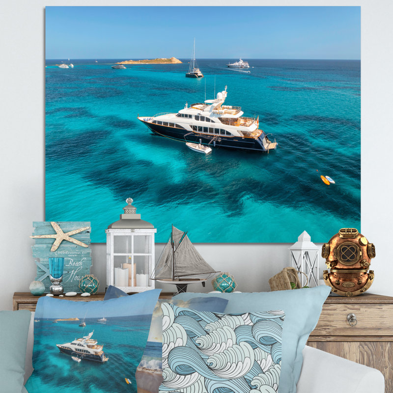 Yacht de luxe sur une aventure en eau libre - Imprimé, Toile tendue, H 16 po x l 32 po x P 1 po