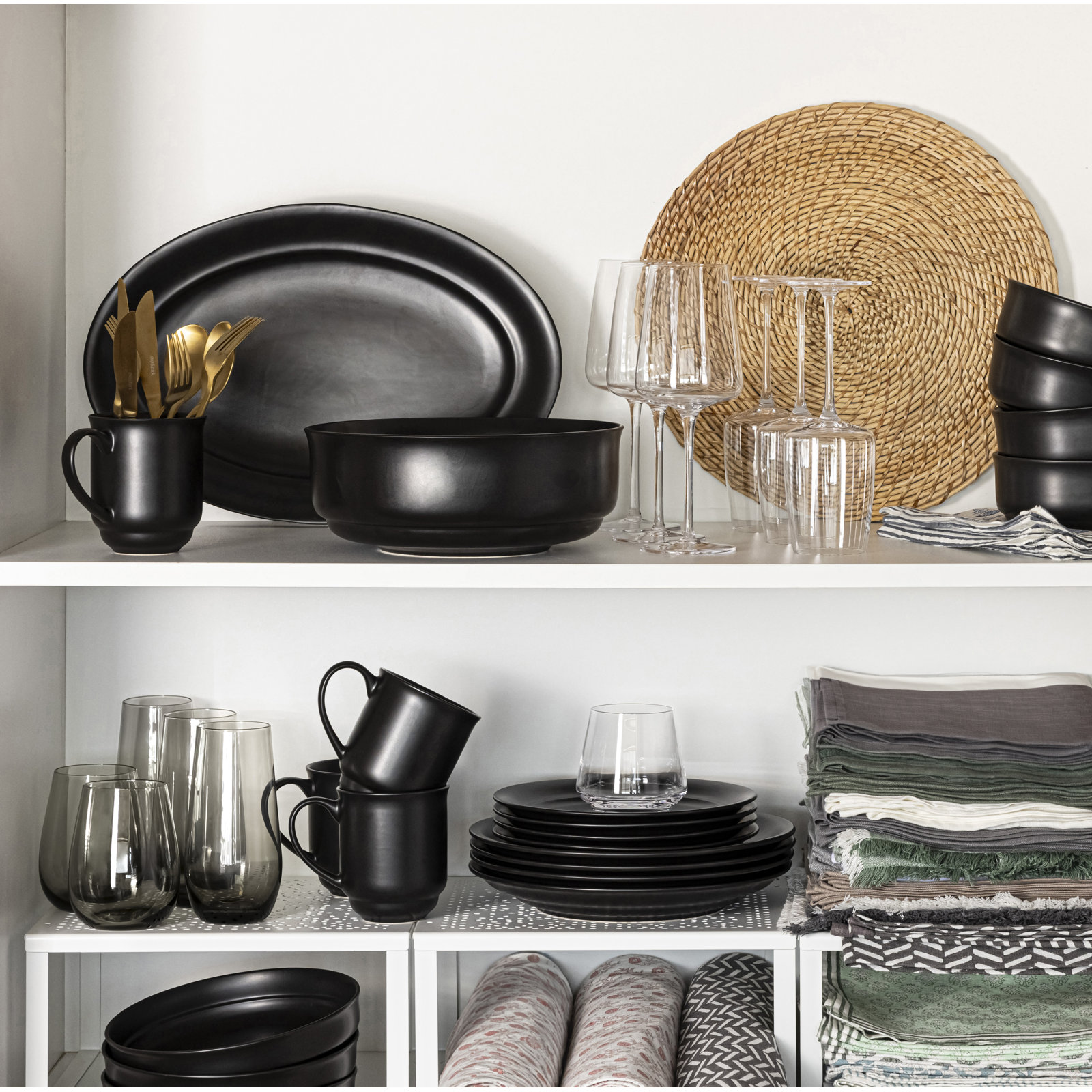 over&back Rimmed Platter, Black