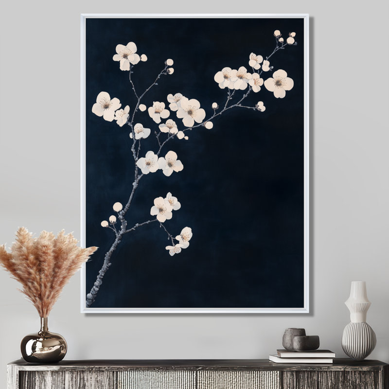 Indigo Night Bloom II - Tableau encadré sur toile « Fleurs du printemps », H 20 po x l 12 po, Cadre flottant blanc
