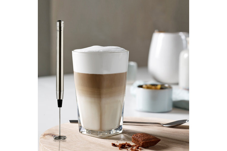 How To Froth Milk for Cappuccinos & Lattes using handheld Frother