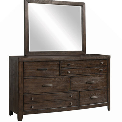 Commode antique avec tiroirs en cèdre